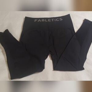 Fabletics Midnight Black Active Cropped Leggings Sz M